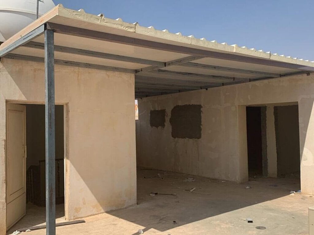 جدة للمظلات والسواتر لتركيب أسقف الساندوتش بانل العازل حراري في جدة