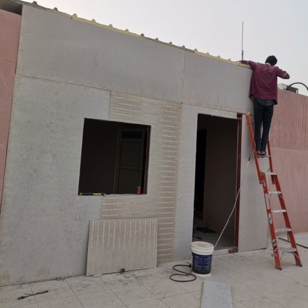 بناء ملاحق
